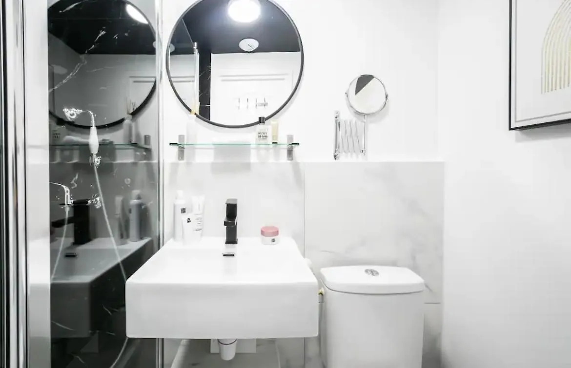 Suite Firenza Lyon 0*,